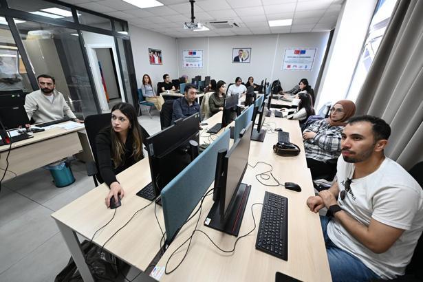 Mersin'de gençlere yapay zeka ve veri analizi eğitimi