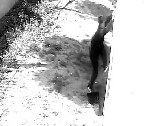 Balkonundan girdiği daireden dizüstü bilgisayar çalan şüpheli tutuklandı