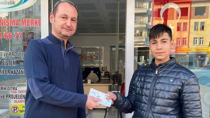 Esnafın yolda bulduğu para sahibine ulaştırıldı