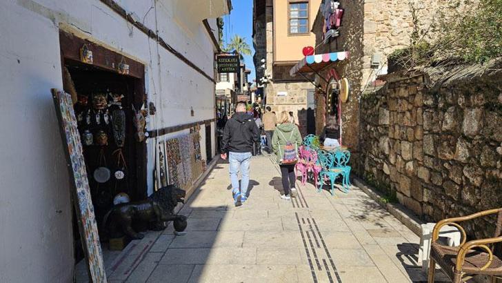 'Müstehcen heykelcik’ şikayeti ile tarihi semtte 2 yıldır uygulanmayan karar hayata geçti