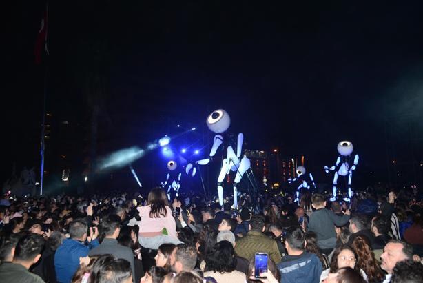 25’inci Uluslararası Adana Tiyatro Festivali, renkli kortejle ‘Perde’ dedi
