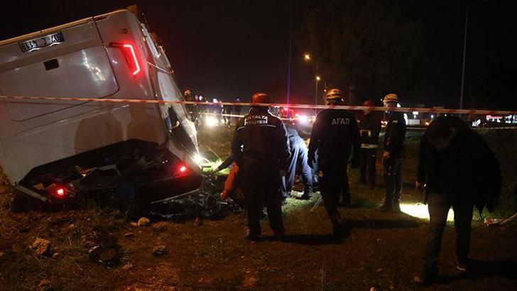Antalya’da servis midibüsü devrildi: 16 infaz koruma memuru yaralı