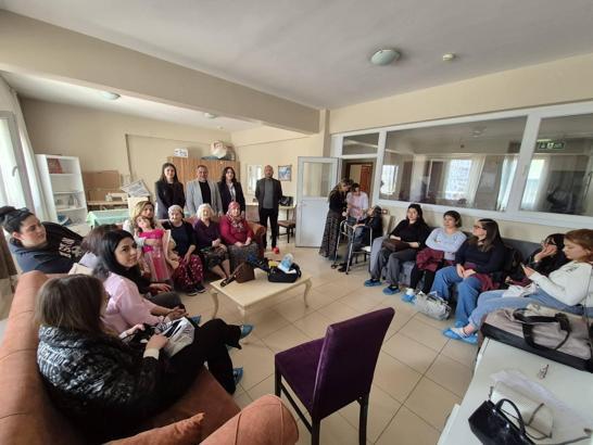 Hatay’da kuaförler Huzurevindeki vatandaşlara saç bakımı yaptı