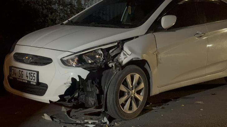 Arnavutköy'de başıboş at park halindeki araçlara çarptı