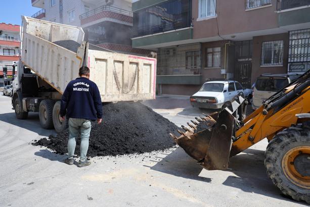 Toroslar’da asfalt bakım ve yenileme çalışmaları sürüyor