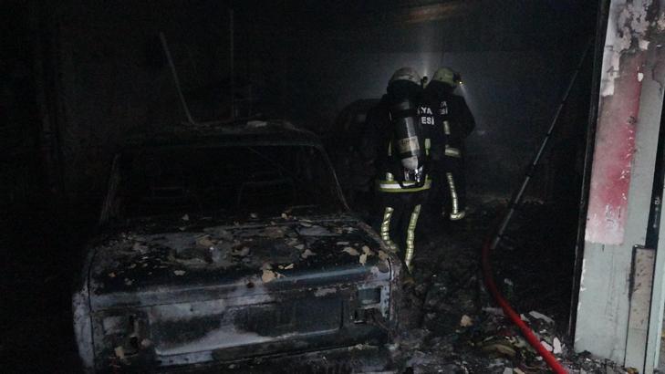 Antalya'da araç boyama atölyesindeki yangın, bitişikteki iş yerine sıçradı
