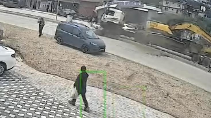 Hatay'da TIR'ın refüje çıktığı anlar kamerada