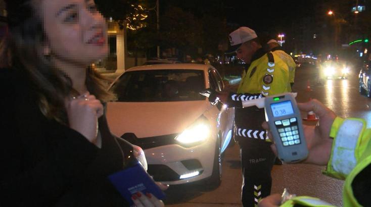 Trafik denetiminde ehliyeti iptal edildi, 'Beni çekmeyin, avukatım' dedi/ Ek fotoğraf