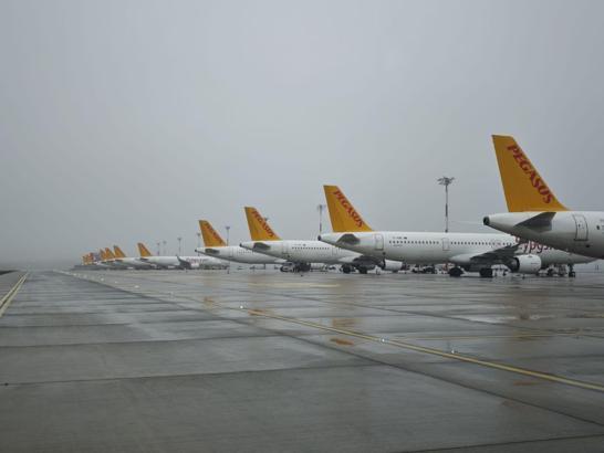 Sabiha Gökçen Havalimanı'nda uçuşlara yağmur engeli; 42 uçak divert etti