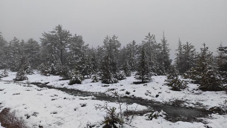 Demirci'de yüksek kesimlerde kar yağışı etkili oluyor