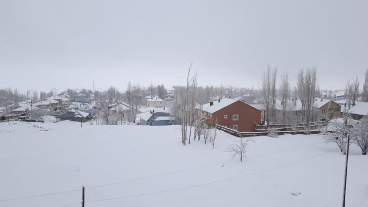 Van'da 34 yerleşim yeri kardan kapandı