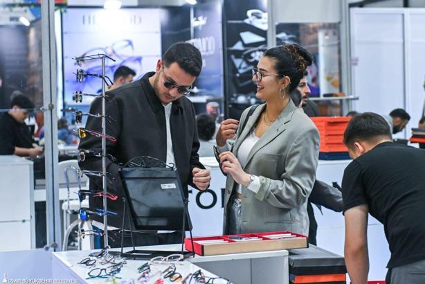 Görme sağlığının geleceği İzmir’de konuşuldu