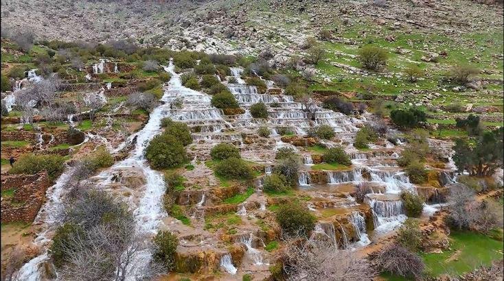 Mardin’de dağlar arasında gizlenmiş Başdeğirmen Şelalesi, görsel şölen sunuyor