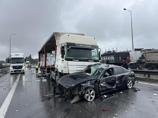 TEM’de 6 araç zincirleme kazaya karıştı: 3 yaralı