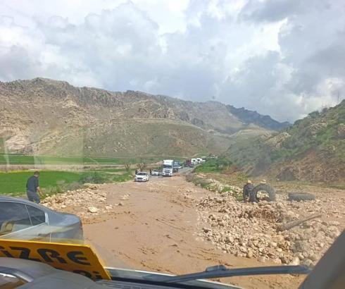 Şırnak’ta yağış sonrası yolda taşkın