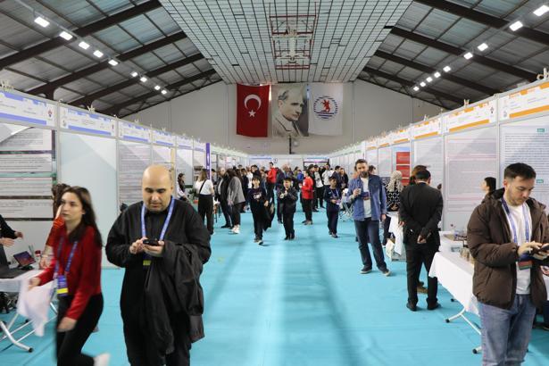 OMÜ’de 20. TÜBİTAK Ortaokul Öğrencileri Araştırma Projeleri Samsun Bölge Yarışması Sergisi açıldı