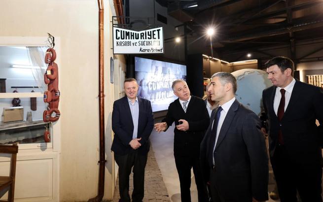 Vali Aktaş sucuk müzesini gezdi