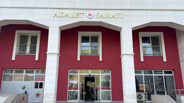 Boşanma aşamasındaki eşinin ailesinin evini bastı; 4 ölü