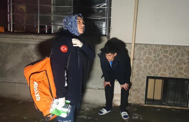 Aksaray’da 5 katlı binada çıkan yangında 6 kişi dumandan etkilendi