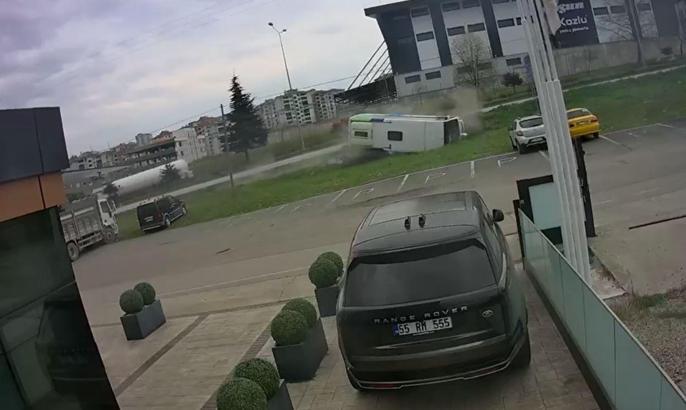 Samsun'da otobüs yan yattı: 9’u öğrenci, 11 yaralı; kaza kamerada