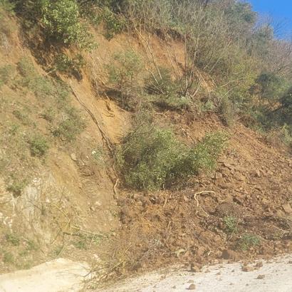 Mudanya’da heyelan sonrası kapanan yol, ulaşıma açıldı