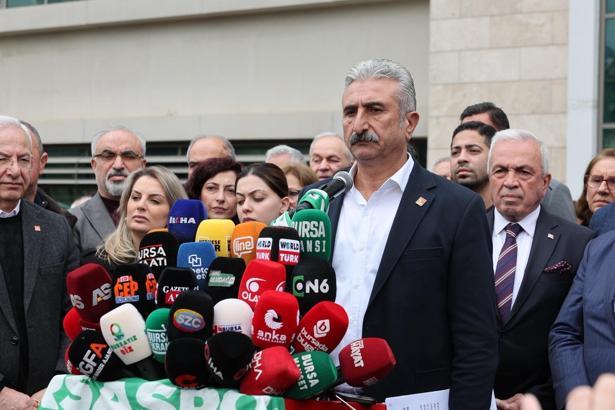 Bursa Büyükşehir Belediye Başkanı Mustafa Bozbey gözaltına alındı, CHP'liler belediye önünde açıklama yaptı