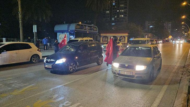 A Milli Futbol Takımı'nın Dünya Kupası'na katılması Adana'da kutlandı