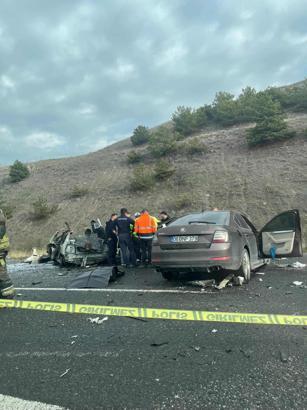 Ankara'da iki otomobil çarpıştı: 5 ölü