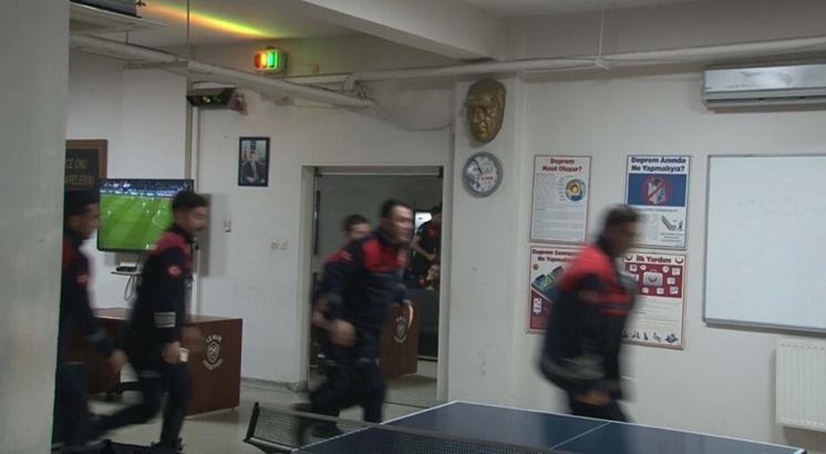 Dünya Kupası maçını bırakıp yangına koştular