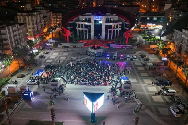 Canik’te dev ekranda milli maç coşkusu yaşandı