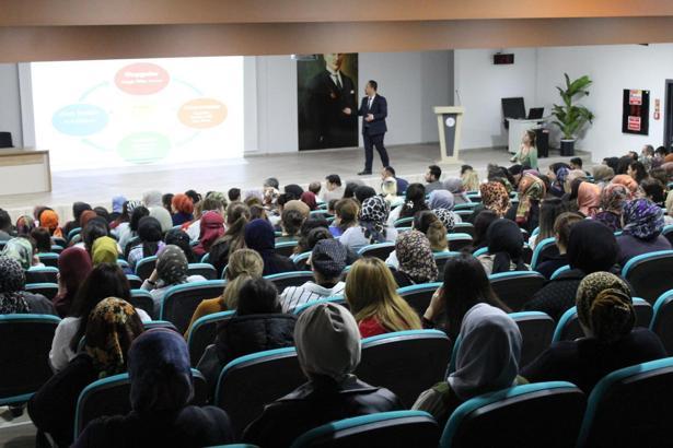Hastane personeline iletişim semineri