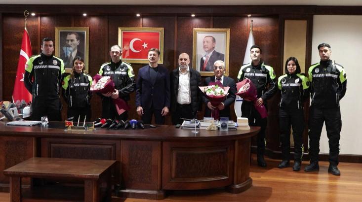 Bahçelievler'de, 3 aylık bebeği hastaneye ulaştıran zabıta ekibi ödüllendirildi