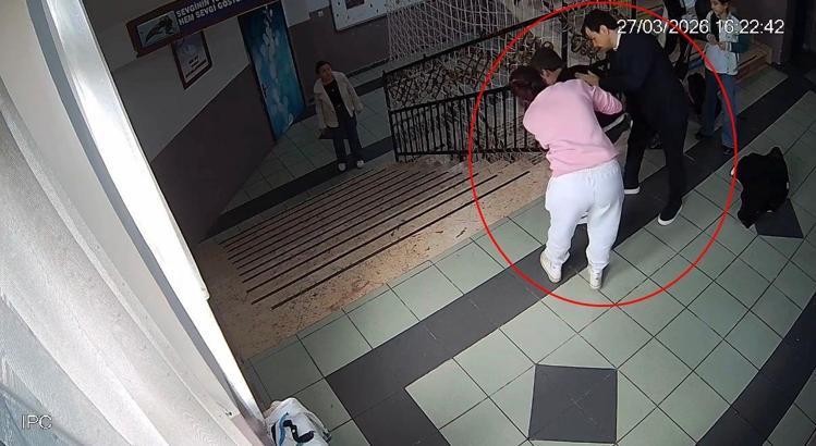 Nefes borusuna şeker kaçan öğrenciye okul müdürü kurtardı; olay kamerada