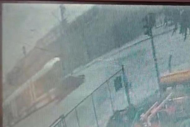 Tramvay ve otomobilin kazası kamerada