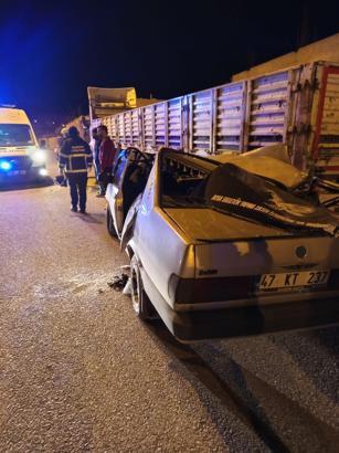Mardin'de TIR'a arkadan çarpan otomobildeki 5 kişi yaralandı