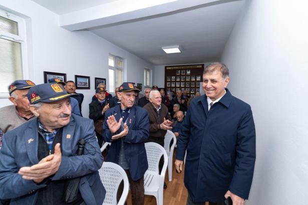 Gazilerle buluşan Başkan Tugay: Sizlere hizmet etmek bizim için onur