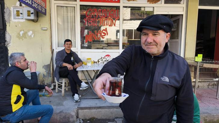 Toprakkaleli esnaftan dayanışma örneği: Herkese ücretsiz çay