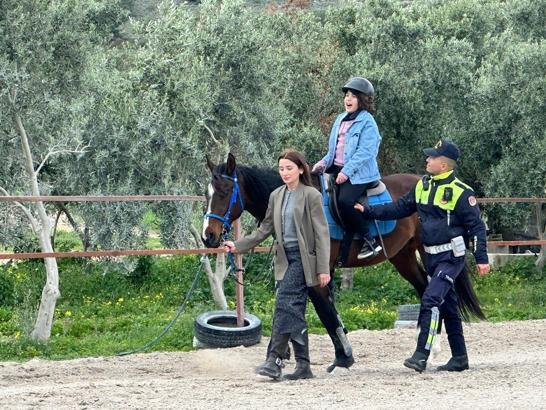 Otizm Farkındalık Günü’nde özel çocuklara at terapi desteği verildi