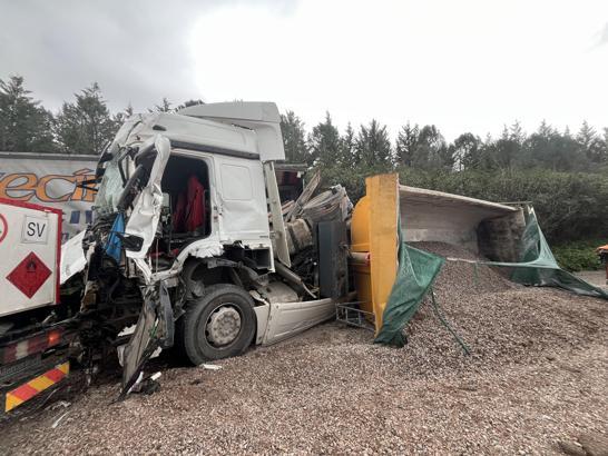 TEM’de 2 TIR, tanker ve otomobil çarpıştı: 2 ölü (2)