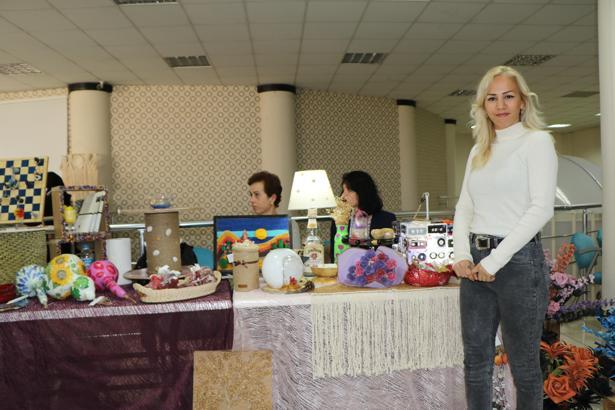 Samsun’da çöpe gidecek atıklar kadınların elinde sanata dönüştü