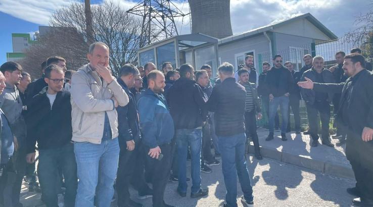 Santral işçileri, ücretsiz izne karşı eylem yaptı