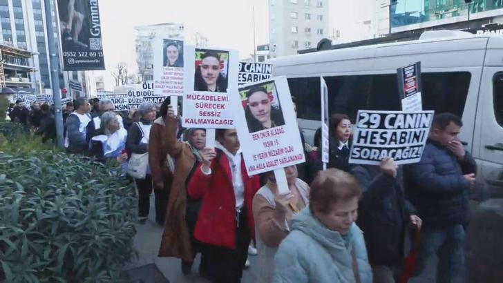 İstanbul - Beşiktaş'ta gece kulübündeki yangında hayatını kaybeden 29 kişinin anısına yürüyüş düzenlendi