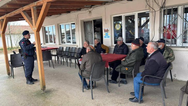 Edirne’de jandarma dolandırıcılığa karşı bilgilendirdi
