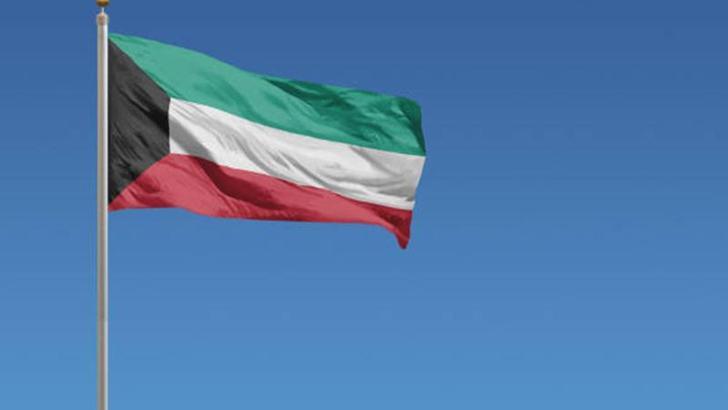 Kuveyt'teki bir petrol rafinerisinde İHA saldırısı sonucu yangın çıktı