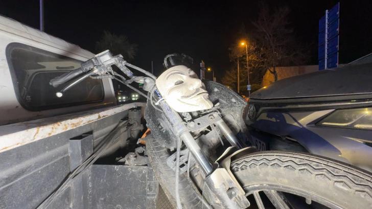 Avcılar'da denetim: Far yerine 'V for Vendetta' maskeli motosiklete ceza yağdı