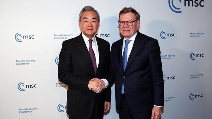 Çin Dışişleri Bakanı Wang, Alman mevkidaşı Wadephul ile telefonda görüştü