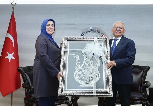 AK Parti Genel Merkez Kadın Kolları Başkanı Ercan'dan Büyükkılıç'a ziyaret