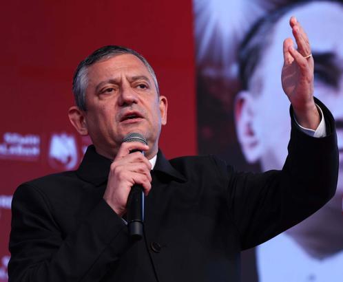 Özgür Özel: Normal bir siyasi parti kaldırdığımız yükün 10'da birinde ezilir