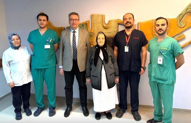 Kayseri'de 72 yaşındaki hastanın kalça çevresinden 3,7 kiloluk tümör çıkarıldı