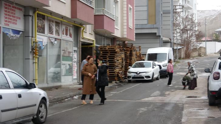 Van'da 5.2 büyüklüğünde deprem; çevre illerde de hissedildi